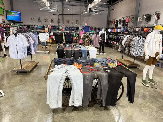 Tops and bottoms display